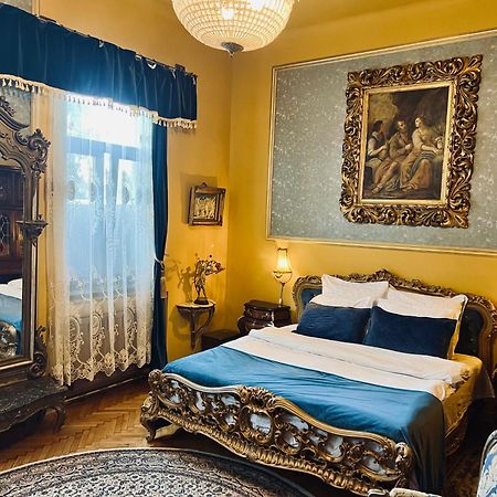 Classic Love Story In Old Cluj I Экстерьер фото
