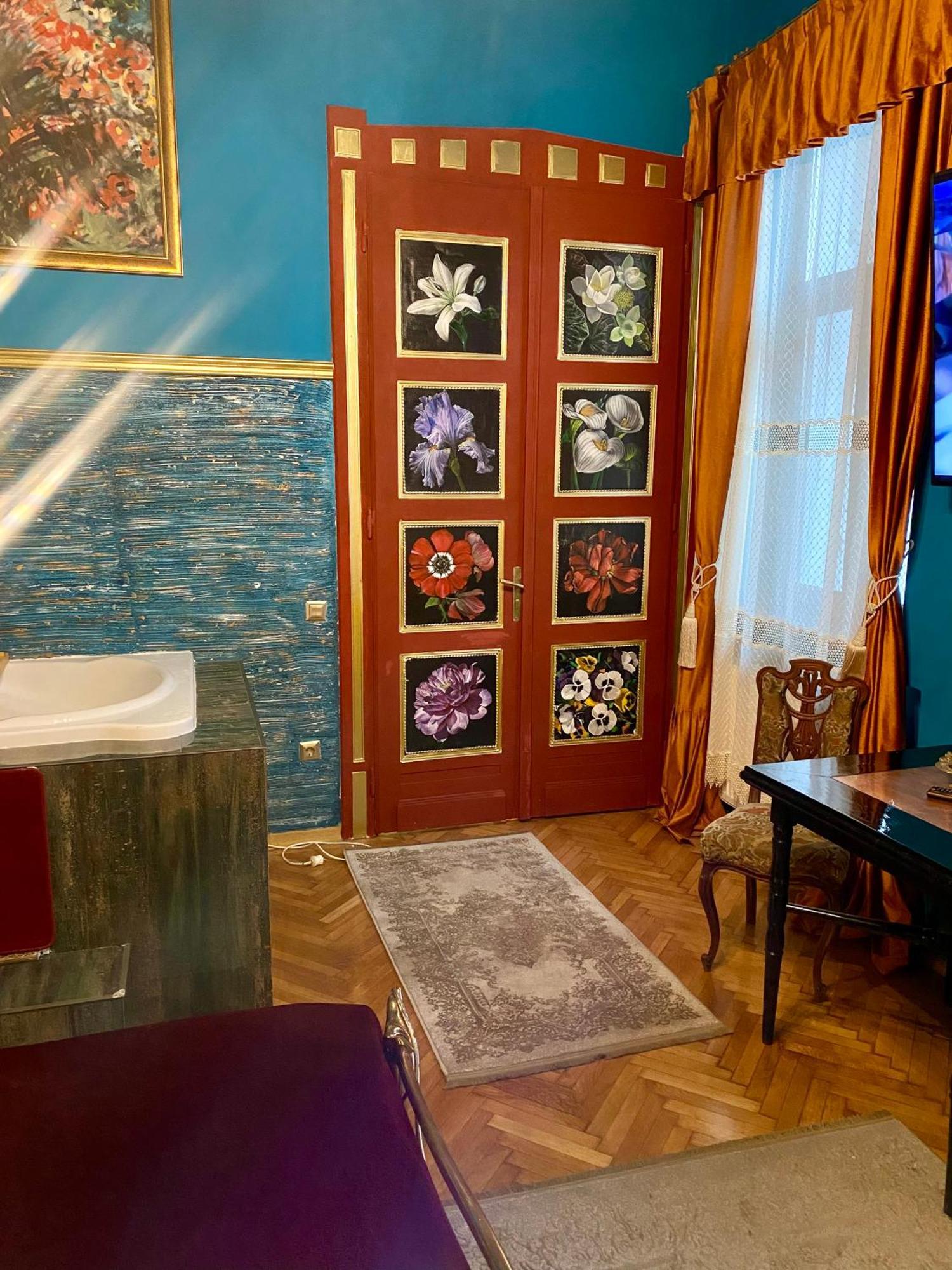 Classic Love Story In Old Cluj I Экстерьер фото