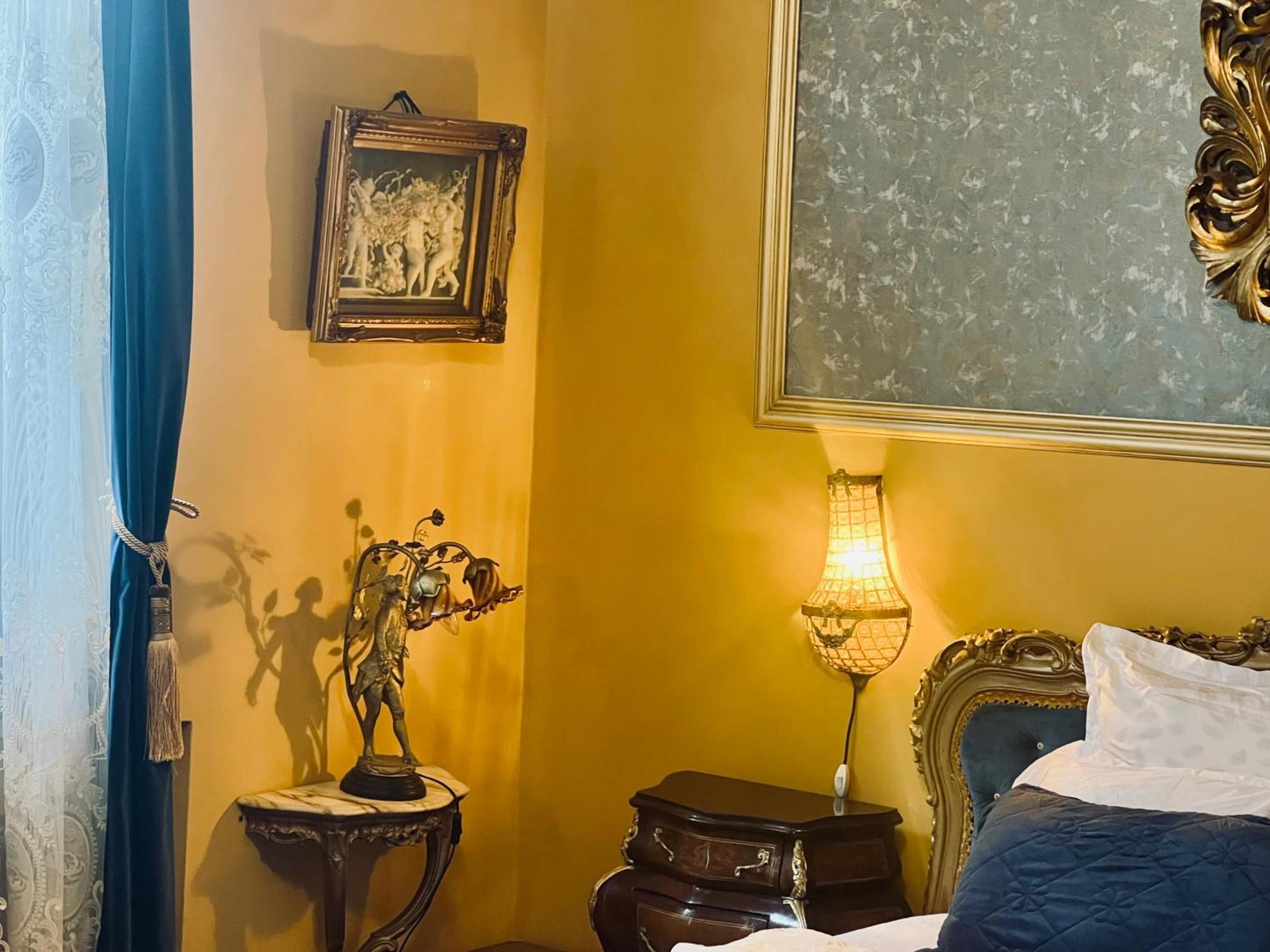 Classic Love Story In Old Cluj I Экстерьер фото